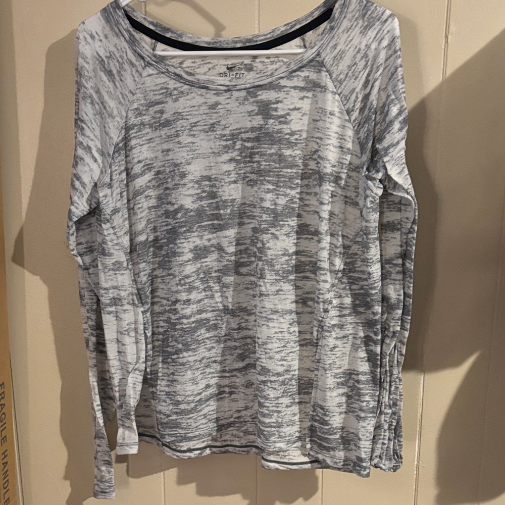 Nike Women's Gray Long Sleeve Tee